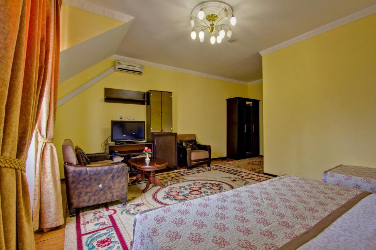 King House Hotel Bishkek Ngoại thất bức ảnh