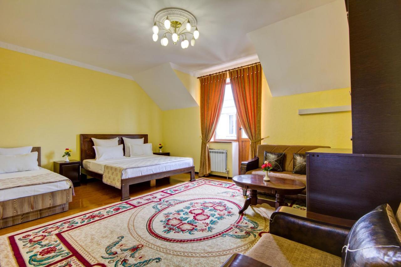 King House Hotel Bishkek Ngoại thất bức ảnh